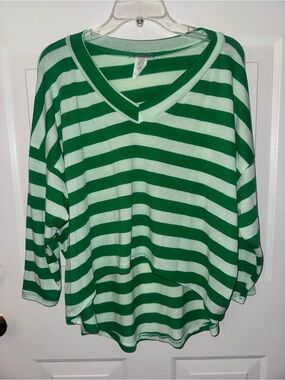 XL pretty young thing green Striped high low v-neck sweater